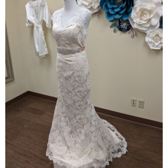 Mermaid lace wedding dress bridal gown Sample 8 street Size 4 6 recommended - Picture 5 of 13